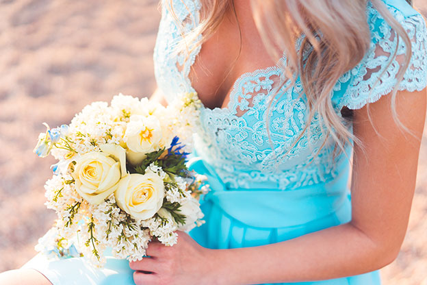 Платье свидетельницы со стороны невесты