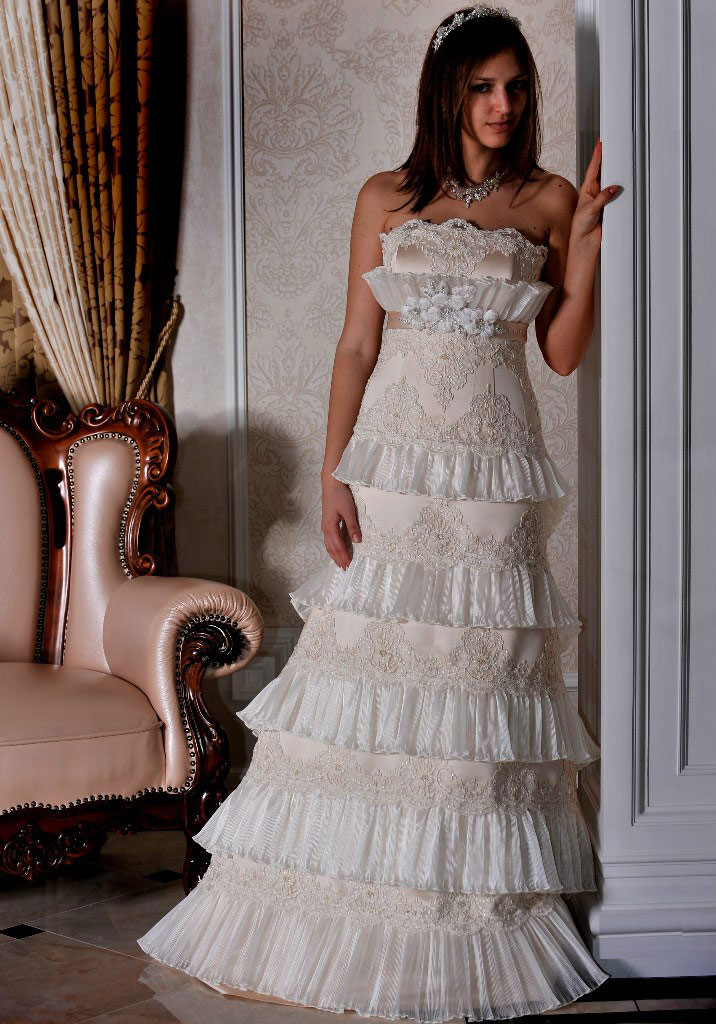 Прямое свадебное платье Виталина спереди